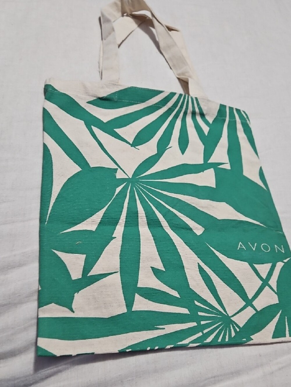 Vintage Rare 2018  New With Tags Avon Green White Tropical Canvas Leaf Tote Bag